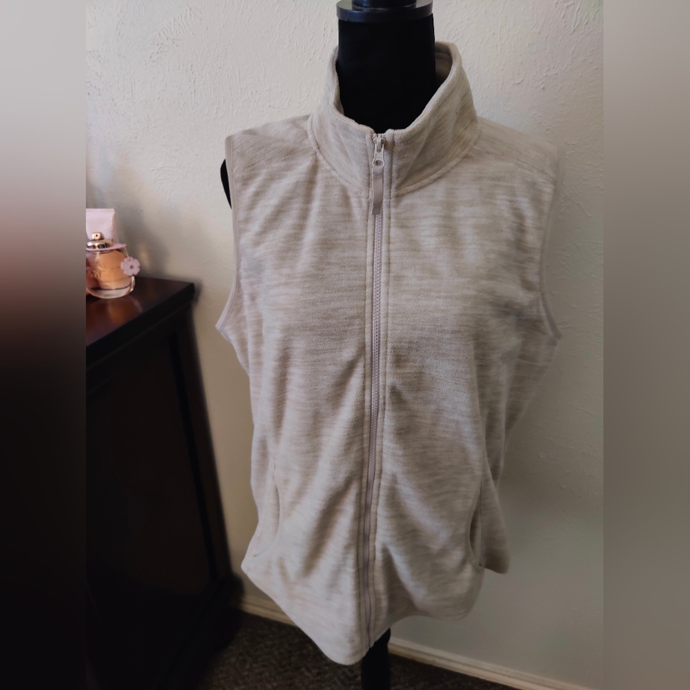 Size XL beige in color St Johns Bay vest